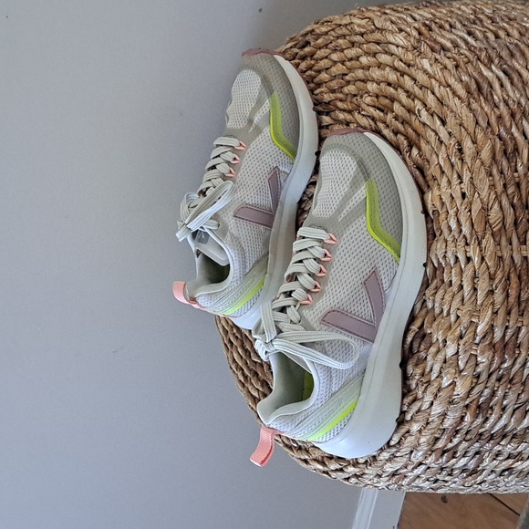 Veja Womens Condor 2 Light Grey Alveomesh Athletic/Athleisure Casual Sneaker S-7 - Picture 1 of 8